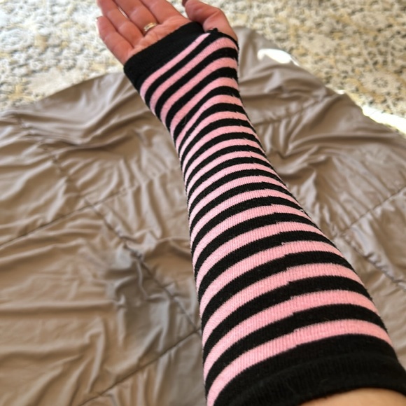 Arm warmers, pink and black with thumb holes! - Picture 3 of 3